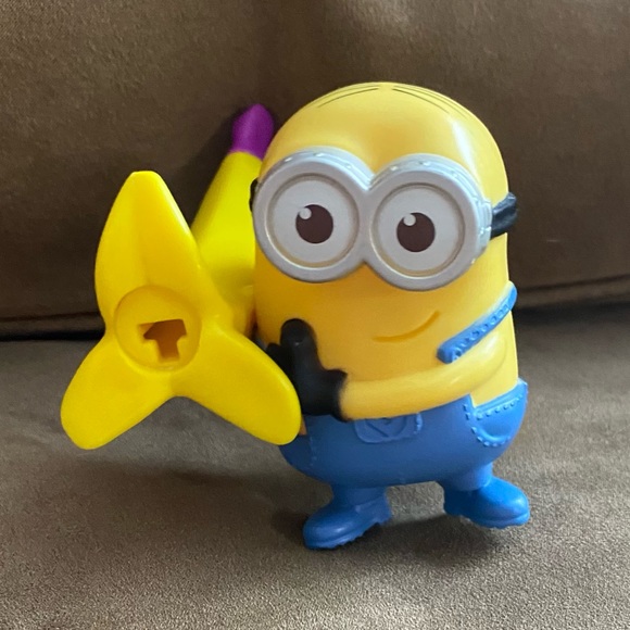 McDonald’s 2017 Minion with Banana Shooter Toy Kids Happy Meal Action Figure EUC - Picture 2 of 7
